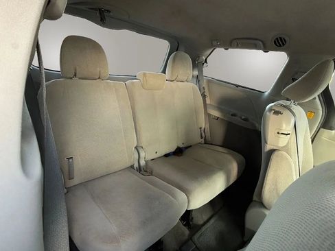 Used 2012 Toyota Sienna LE w/ Towing Pkg image 33