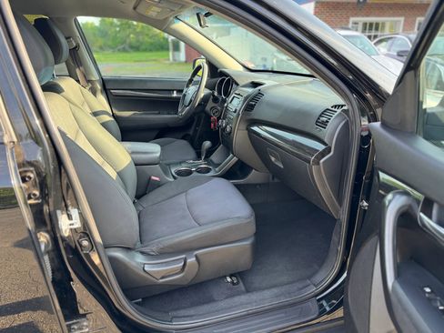 Used 2011 Kia Sorento LX image 14