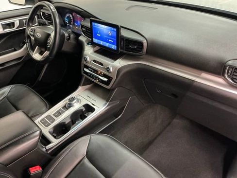 Used 2022 Ford Explorer XLT w/ Equipment Group 202A image 19