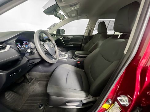 Used 2021 Toyota RAV4 LE image 14