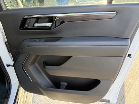 New 2026 Chevrolet Suburban LS image 31