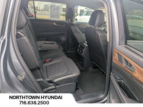 Used 2025 Volkswagen Atlas SE image 34