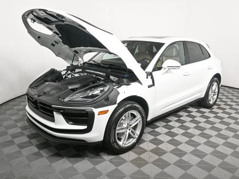 Certified 2025 Porsche Macan image 34