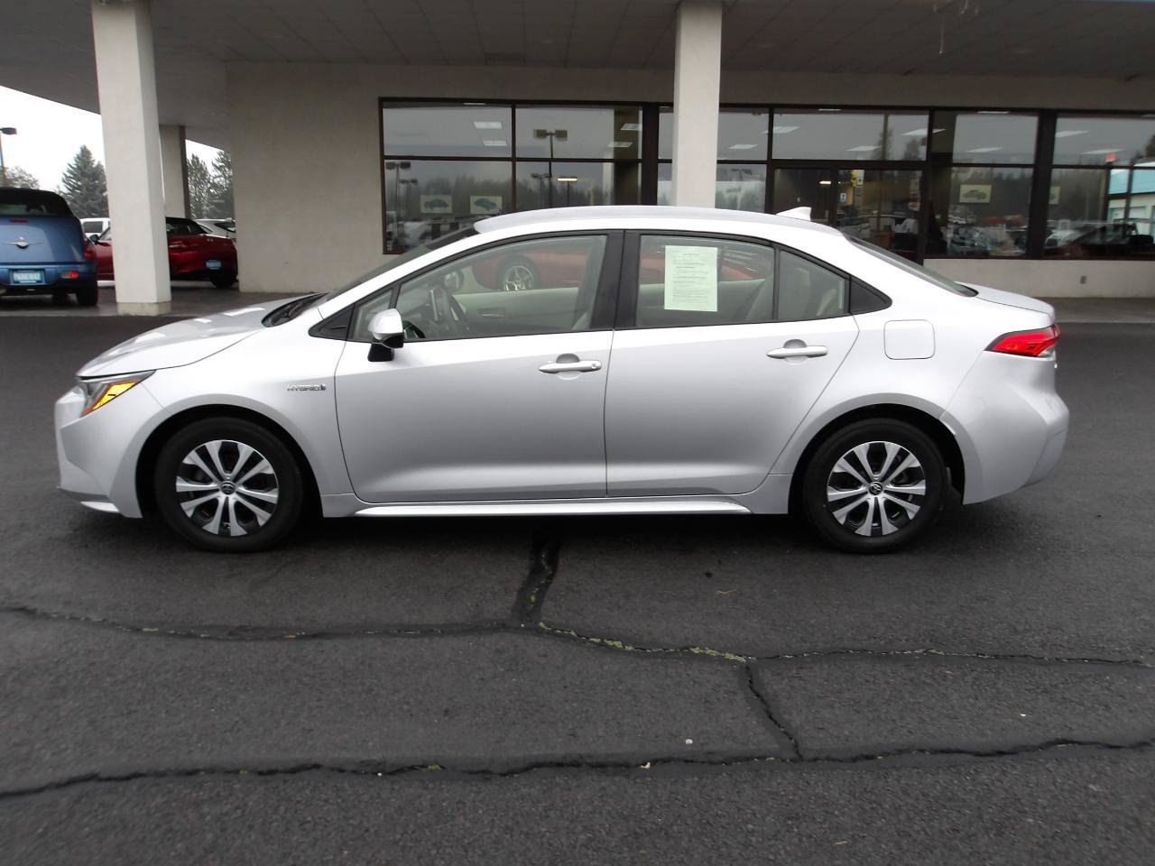 Used 2021 Toyota Corolla LE FWD image 2