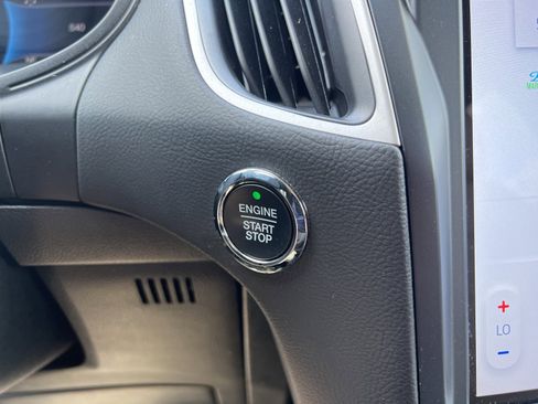 Used 2023 Ford Edge SEL w/ Convenience Package image 20