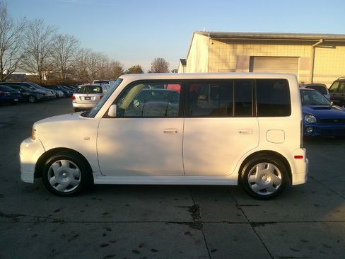 Used 2005 Scion xB image 8
