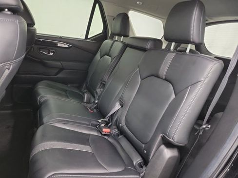 Certified 2025 Honda Pilot Touring image 11