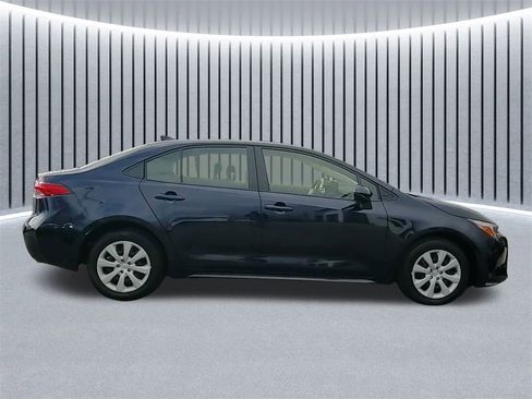 Used 2025 Toyota Corolla LE image 4