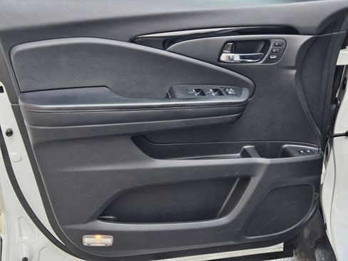 Used 2021 Honda Pilot Touring image 17