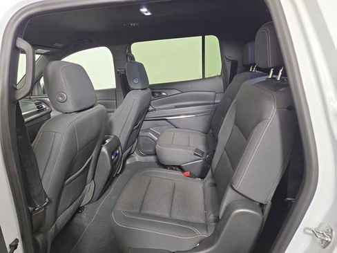 Used 2024 Chevrolet Traverse LT w/ Midnight/Sport Edition image 15