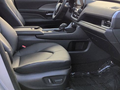 Used 2025 Toyota Grand Highlander AWD image 29