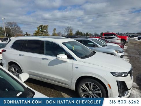 Used 2021 Cadillac XT6 Premium Luxury w/ LPO, Floor Liner Package image 16