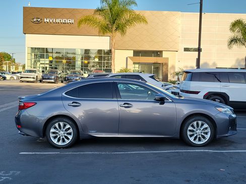 Used 2014 Lexus ES 300h w/ Luxury Package w/Bamboo Trim FWD image 6