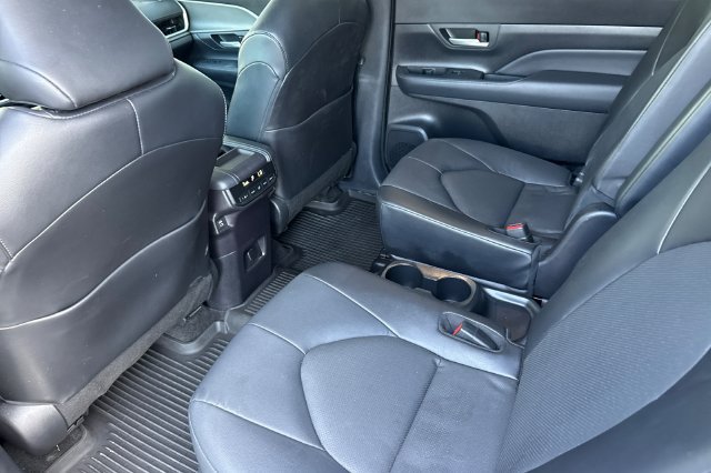 Used 2024 Toyota Grand Highlander AWD image 15