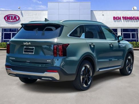Certified 2025 Kia Sorento EX AWD/4WD image 4