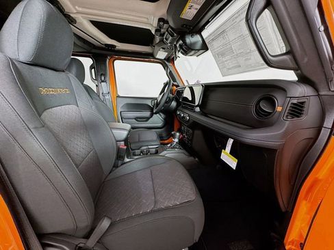 New 2025 Jeep Gladiator Mojave w/ Safety Group image 30