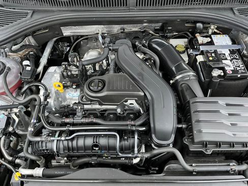 Used 2025 Volkswagen Jetta SE image 31