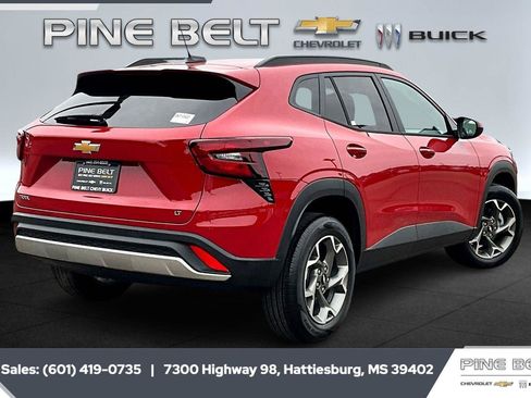 New 2026 Chevrolet Trax LT w/ LT Convenience Package FWD image 12