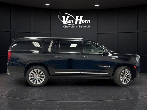 Used 2021 GMC Yukon XL Denali w/ Denali Premium Package AWD/4WD image 8