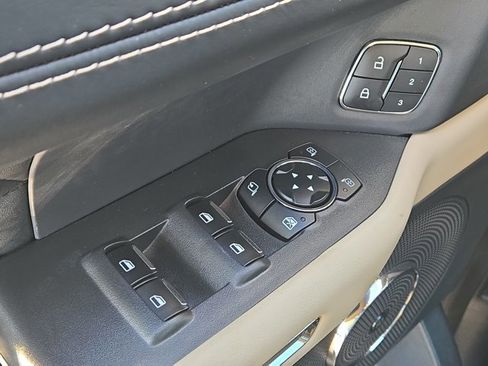 Used 2024 Ford Expedition Platinum image 13