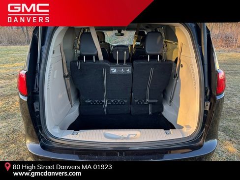 Used 2018 Chrysler Pacifica Touring-L image 5