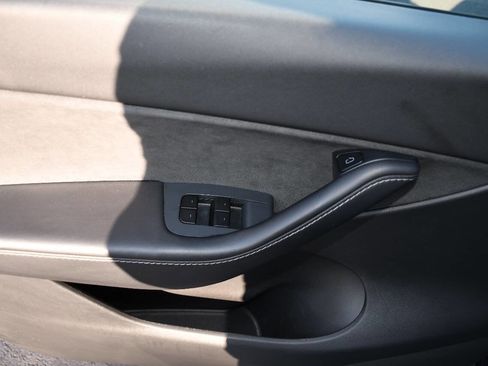 Used 2021 Tesla Model Y 2WD image 15