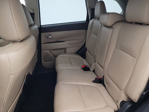 Used 2017 Mitsubishi Outlander GT AWD/4WD image 18