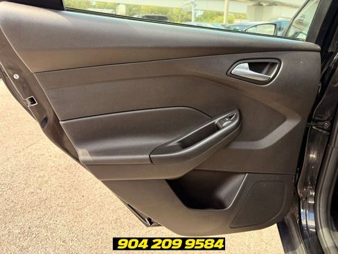 Used 2018 Ford Focus SE FWD image 27