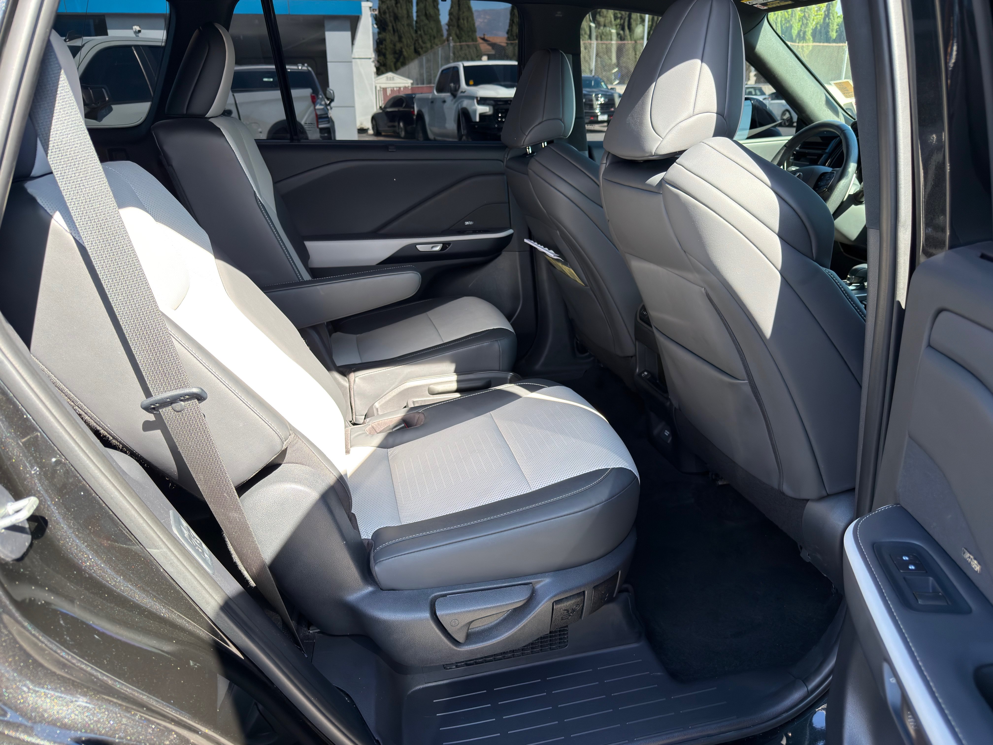 Used 2025 Lexus TX 500h AWD w/ Technology Package image 12
