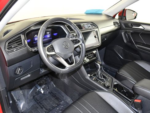 Used 2022 Volkswagen Tiguan SE AWD/4WD image 35