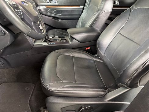 Used 2018 Ford Explorer Limited w/ Equipment Group 301A FWD image 10