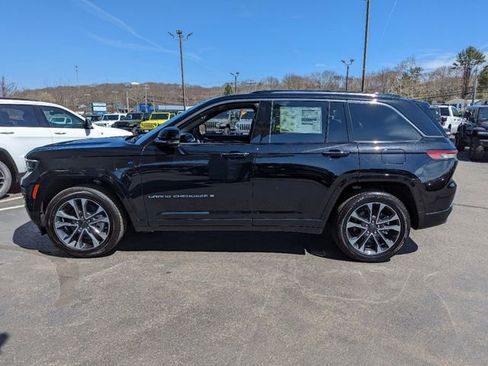 Used 2022 Jeep Grand Cherokee Overland w/ Luxury Tech Group IV AWD/4WD image 6