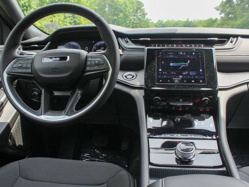 New 2025 Jeep Grand Cherokee L Laredo image 21