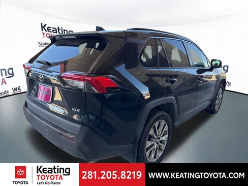 Used 2020 Toyota RAV4 XLE Premium image 7