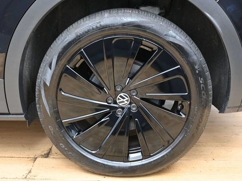 Used 2025 Volkswagen ID.4 Pro AWD/4WD image 12