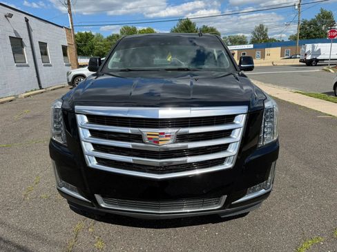Used 2020 Cadillac Escalade Luxury AWD/4WD image 3