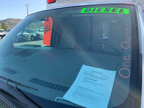 Used 2014 Chevrolet Express 4500 w/ Ambulance Package image 4