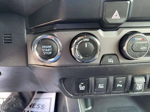 Used 2021 Toyota Tacoma TRD Off-Road image 17