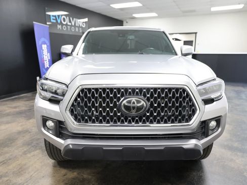 Used 2019 Toyota Tacoma TRD Off-Road w/ Technology Package image 3