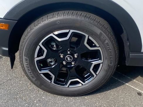 Used 2025 Ford Bronco Sport Outer Banks w/ Outer Banks Tech Package+ AWD/4WD image 8