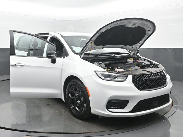Used 2024 Chrysler Pacifica Limited FWD image 54
