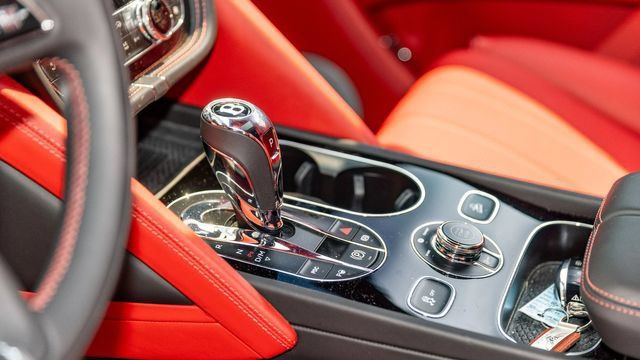 Used 2023 Bentley Bentayga AWD/4WD image 43