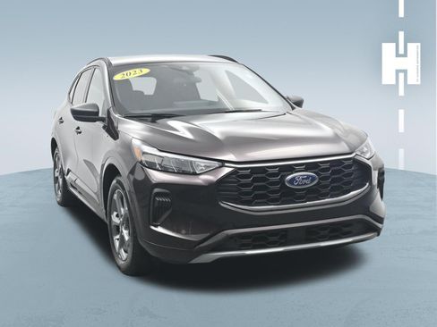 Used 2023 Ford Escape ST-Line w/ Tech Pack #1 FWD image 3