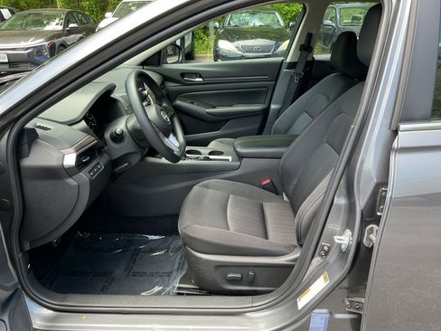 Used 2025 Nissan Altima 2.5 SV FWD image 22
