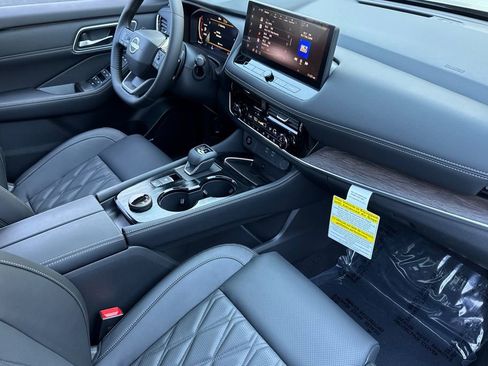 New 2026 Nissan Rogue Platinum w/ Platinum Premium Package image 12