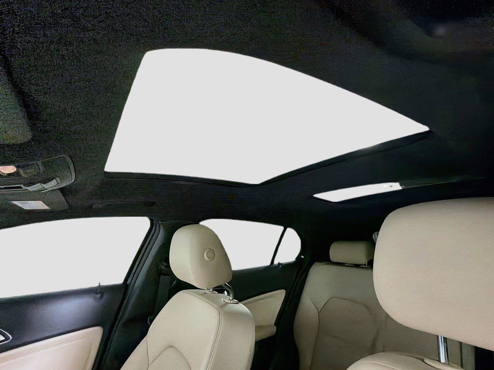 Used 2018 Mercedes-Benz GLA 250 4MATIC image 19