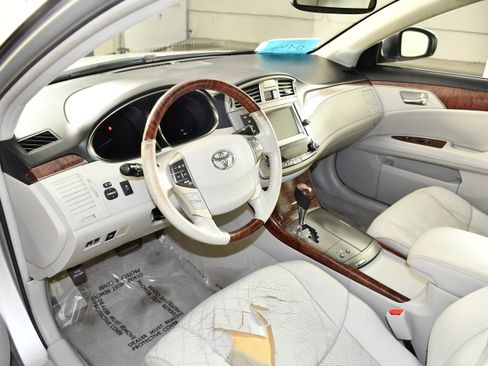 Used 2012 Toyota Avalon Limited FWD image 2