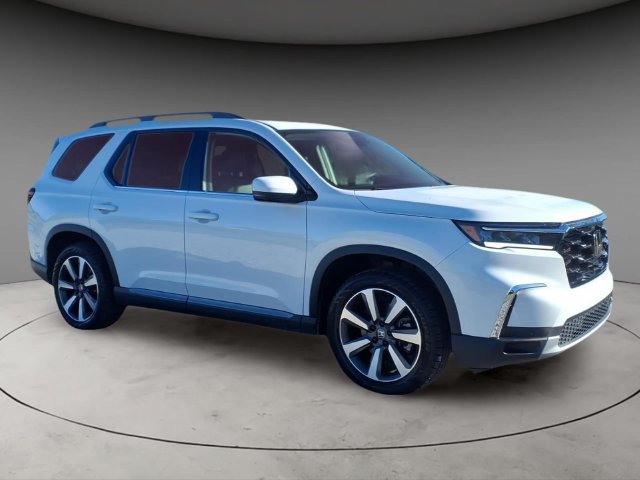 Used 2023 Honda Pilot Touring image 5