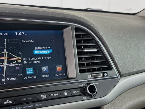 Used 2017 Hyundai Elantra Limited w/ Limited Tech Package 04 image 21