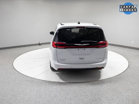Used 2024 Chrysler Pacifica Limited image 31
